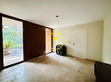 Casa com Amplo Espaço, Vista para Praça e Localização Privilegiada no Jardim Guedala
