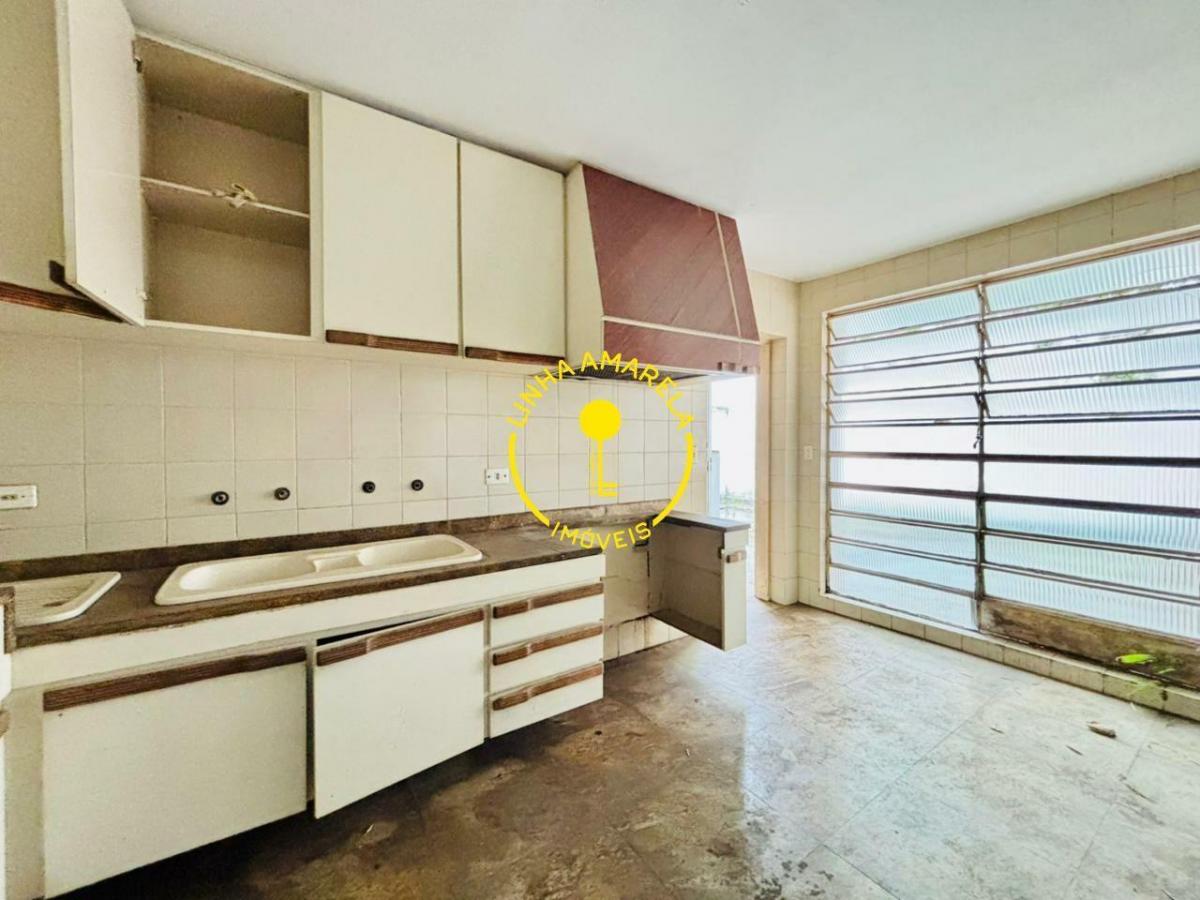 Casa com Amplo Espaço, Vista para Praça e Localização Privilegiada no Jardim Guedala