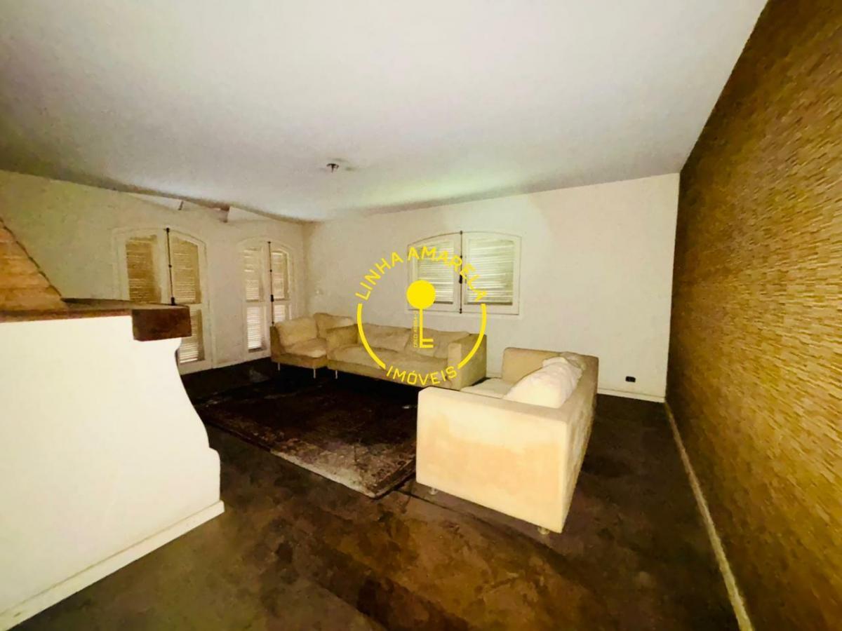 Casa com Amplo Espaço, Vista para Praça e Localização Privilegiada no Jardim Guedala