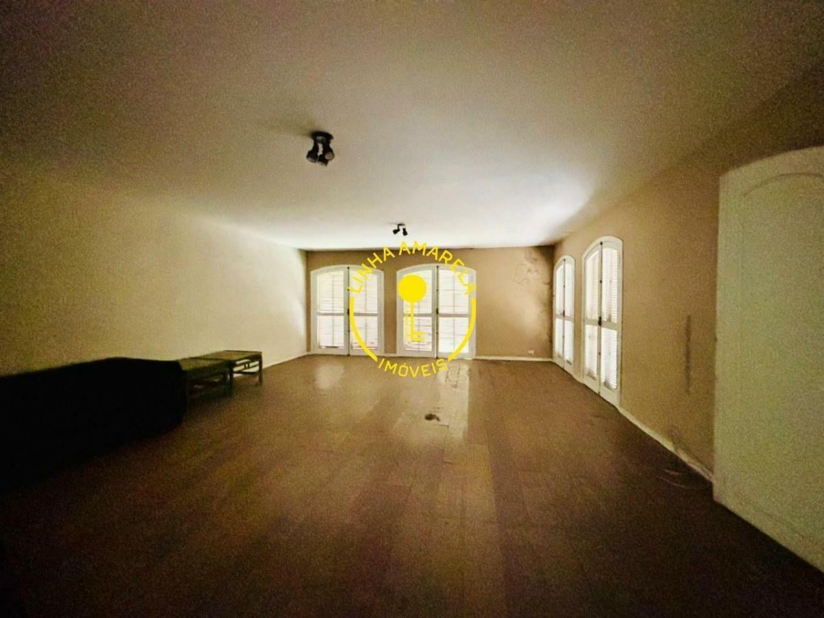 Casa com Amplo Espaço, Vista para Praça e Localização Privilegiada no Jardim Guedala