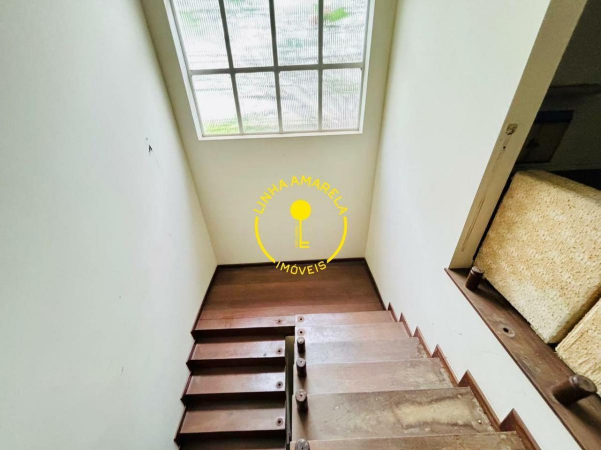 Casa com Amplo Espaço, Vista para Praça e Localização Privilegiada no Jardim Guedala