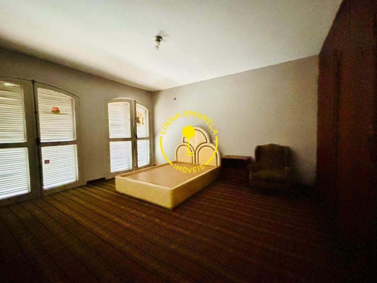 Casa com Amplo Espaço, Vista para Praça e Localização Privilegiada no Jardim Guedala