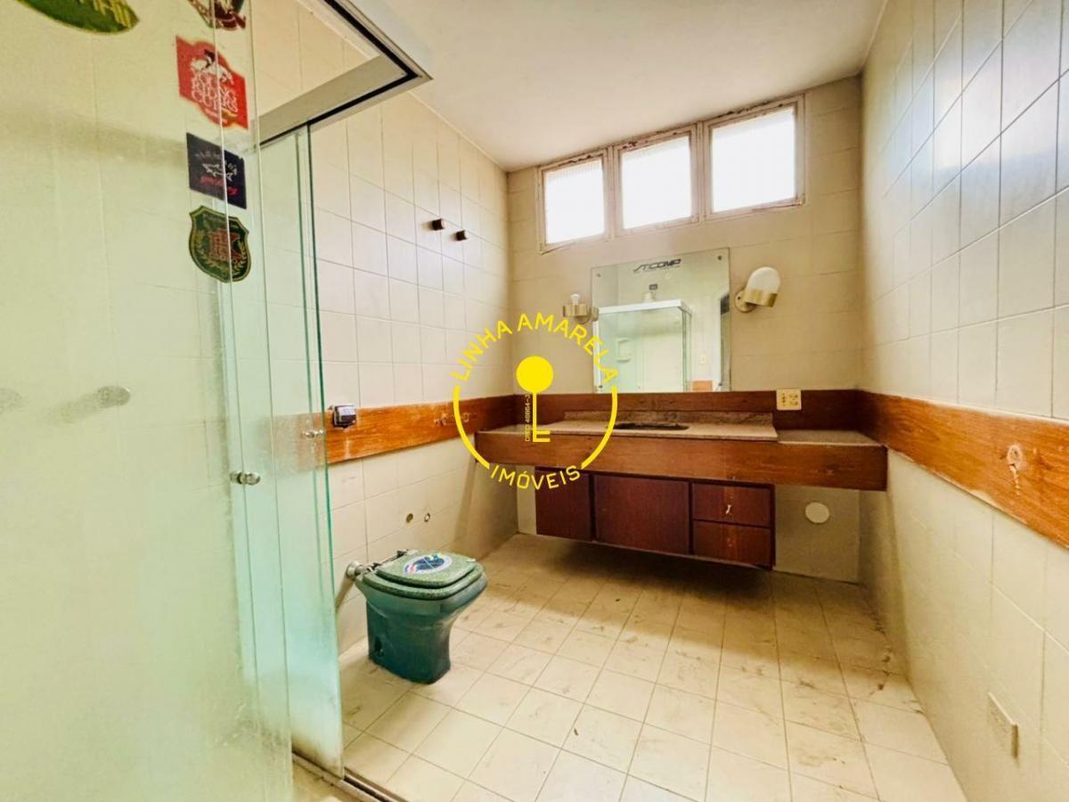 Casa com Amplo Espaço, Vista para Praça e Localização Privilegiada no Jardim Guedala