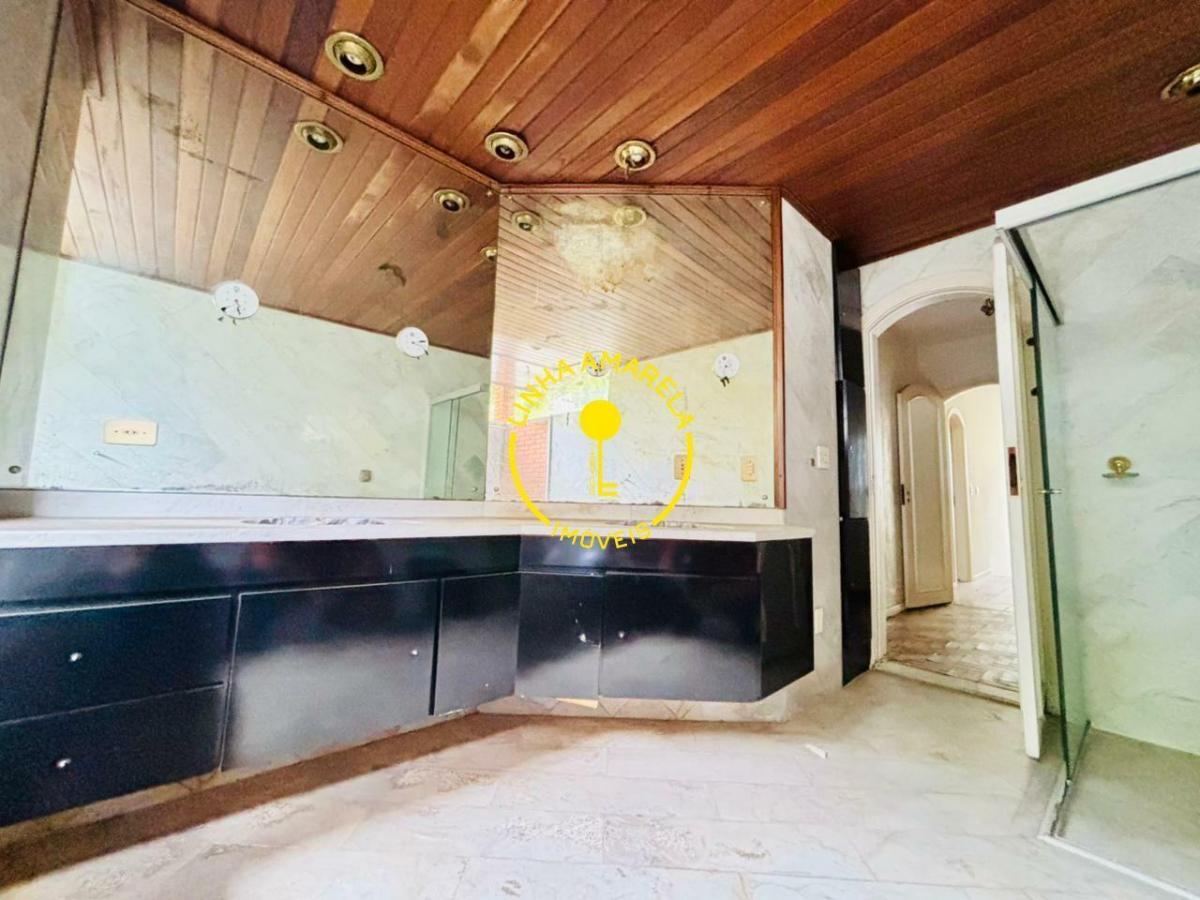 Casa com Amplo Espaço, Vista para Praça e Localização Privilegiada no Jardim Guedala