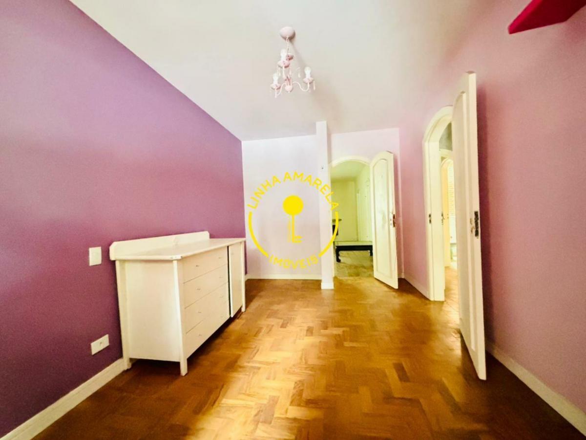 Casa com Amplo Espaço, Vista para Praça e Localização Privilegiada no Jardim Guedala