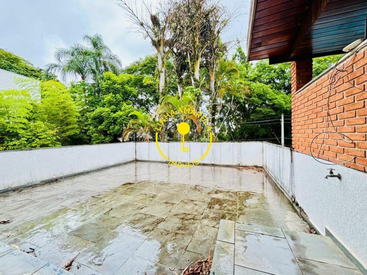 Casa com Amplo Espaço, Vista para Praça e Localização Privilegiada no Jardim Guedala