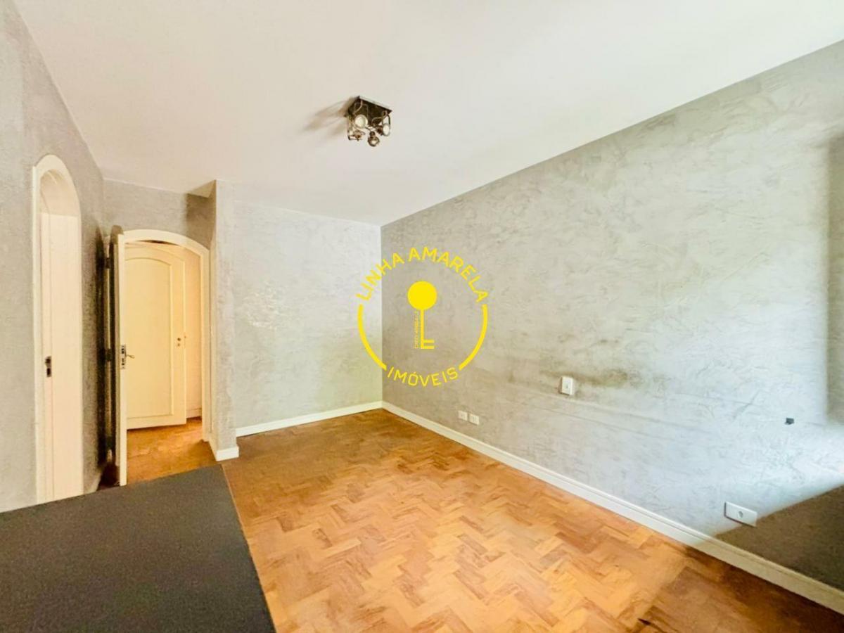 Casa com Amplo Espaço, Vista para Praça e Localização Privilegiada no Jardim Guedala