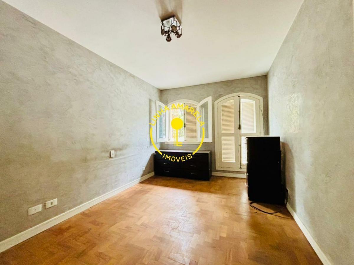 Casa com Amplo Espaço, Vista para Praça e Localização Privilegiada no Jardim Guedala
