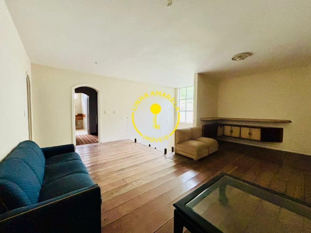 Casa com Amplo Espaço, Vista para Praça e Localização Privilegiada no Jardim Guedala
