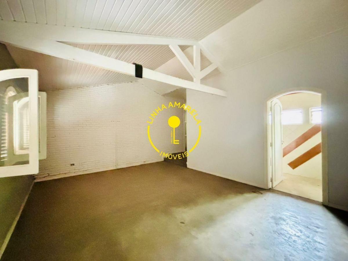 Casa com Amplo Espaço, Vista para Praça e Localização Privilegiada no Jardim Guedala
