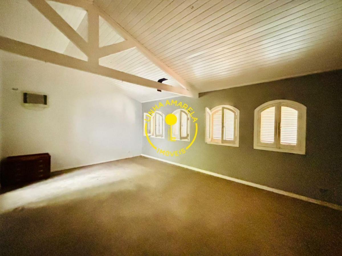 Casa com Amplo Espaço, Vista para Praça e Localização Privilegiada no Jardim Guedala