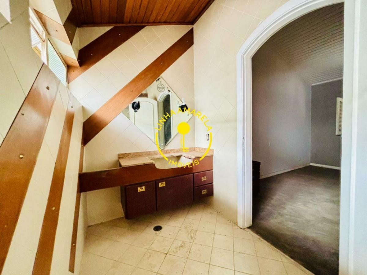 Casa com Amplo Espaço, Vista para Praça e Localização Privilegiada no Jardim Guedala