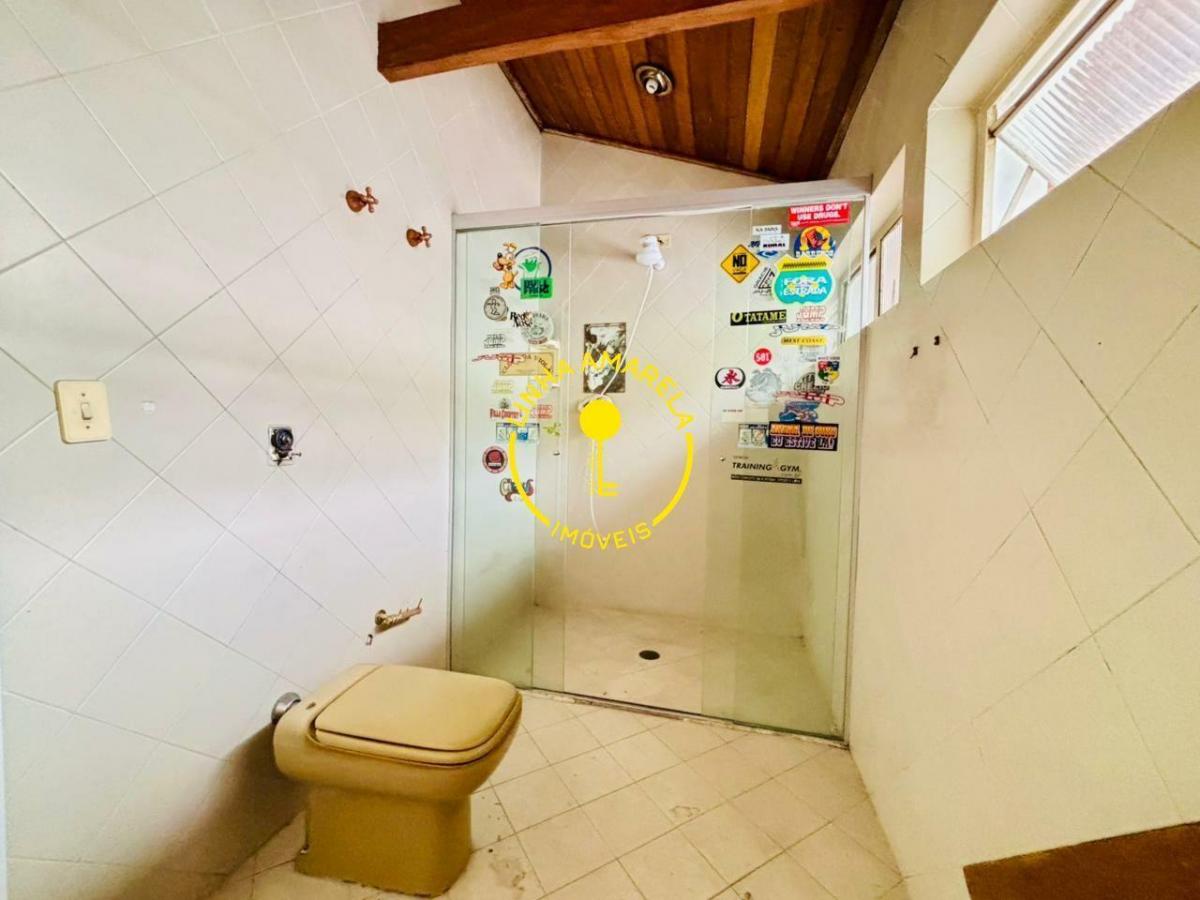 Casa com Amplo Espaço, Vista para Praça e Localização Privilegiada no Jardim Guedala