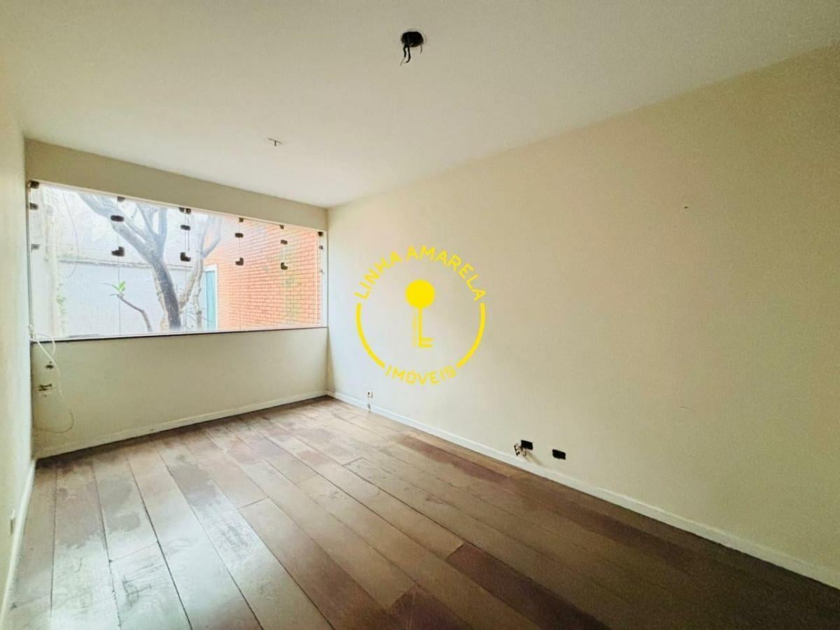 Casa com Amplo Espaço, Vista para Praça e Localização Privilegiada no Jardim Guedala