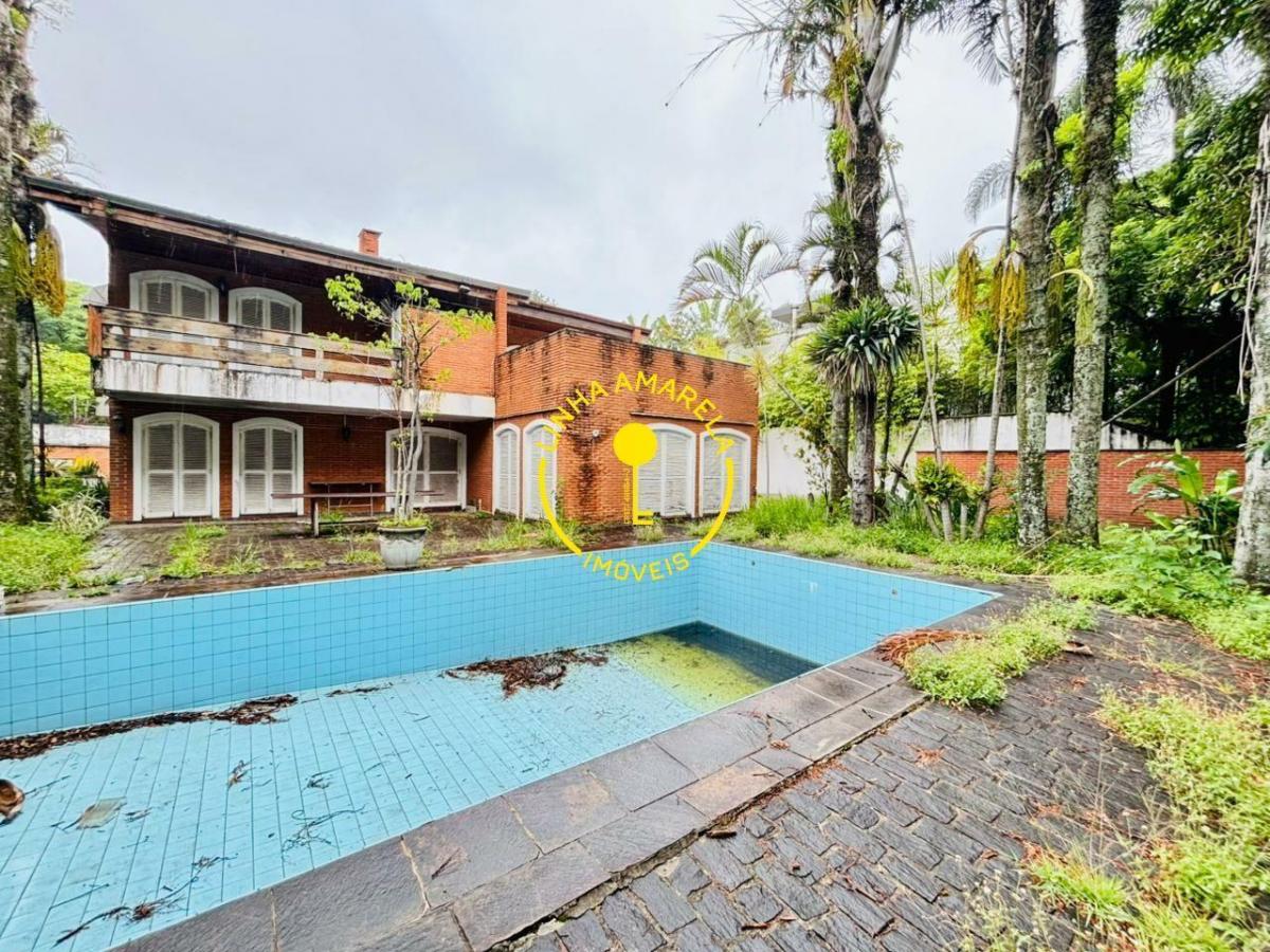 Casa com Amplo Espaço, Vista para Praça e Localização Privilegiada no Jardim Guedala