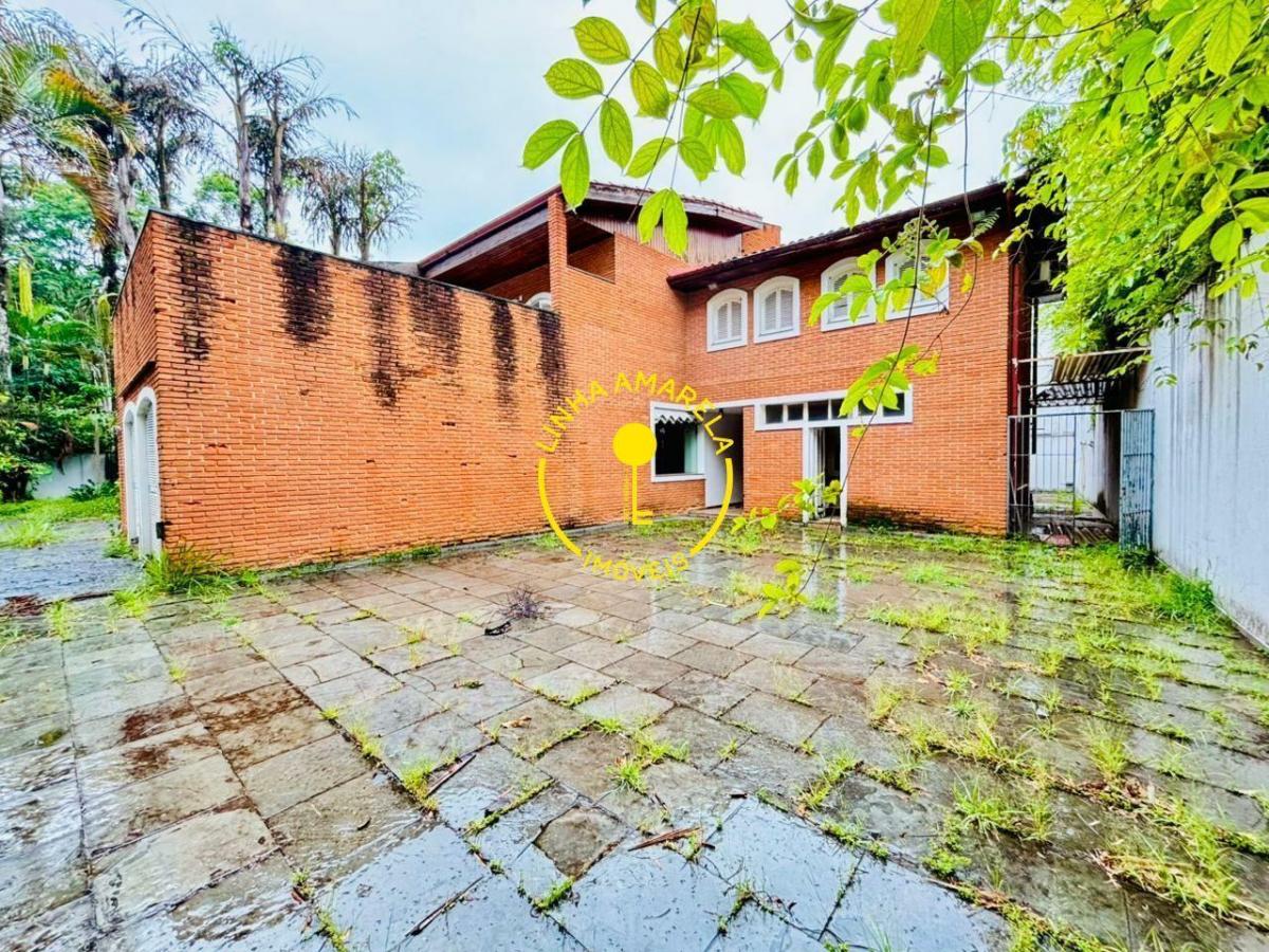 Casa com Amplo Espaço, Vista para Praça e Localização Privilegiada no Jardim Guedala