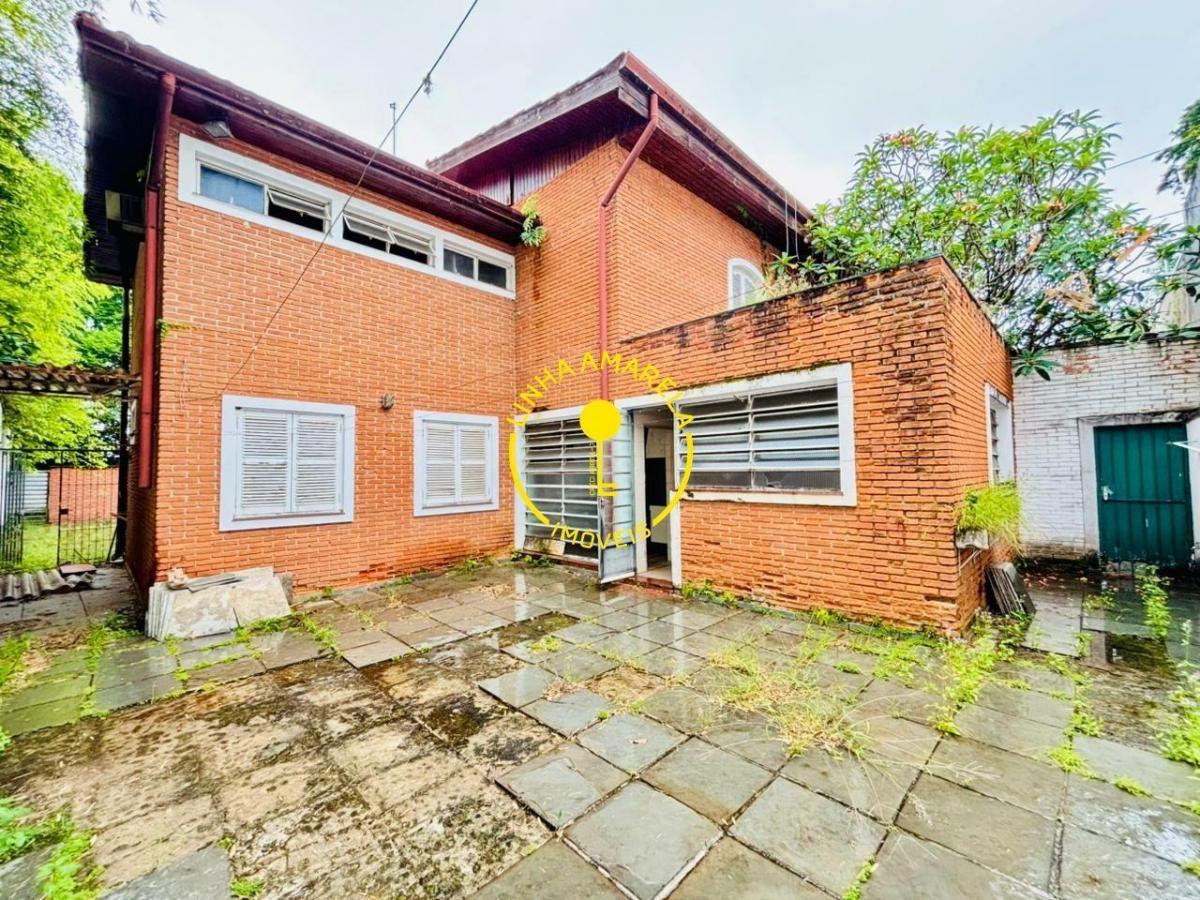 Casa com Amplo Espaço, Vista para Praça e Localização Privilegiada no Jardim Guedala