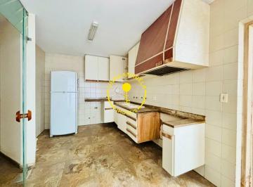 Casa com Amplo Espaço, Vista para Praça e Localização Privilegiada no Jardim Guedala