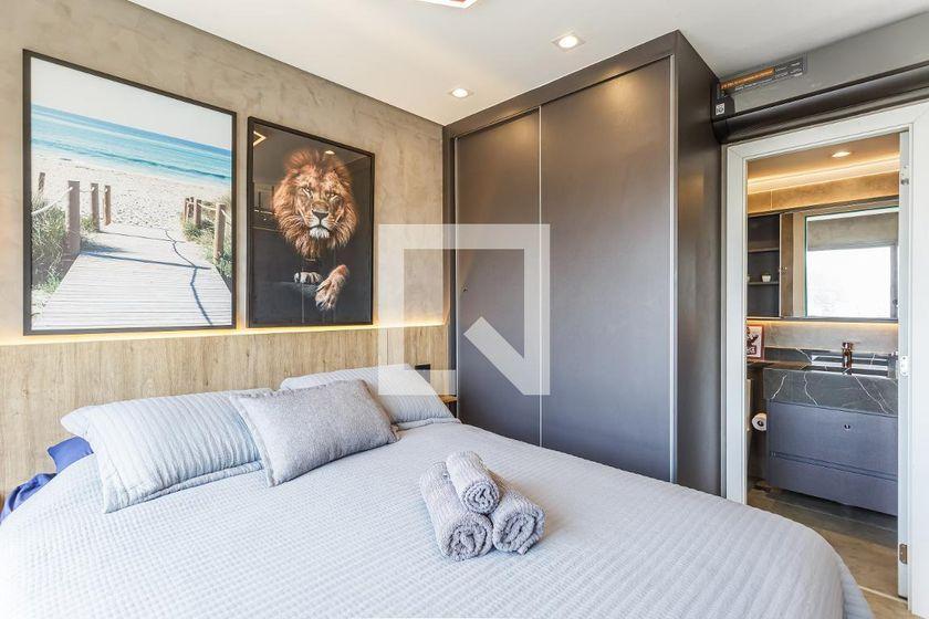 Casa à Venda – Vila Olímpia, 1 Quarto, 27 m² – São Paulo