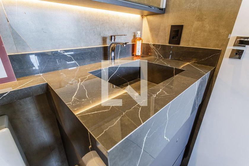 Casa à Venda – Vila Olímpia, 1 Quarto, 27 m² – São Paulo