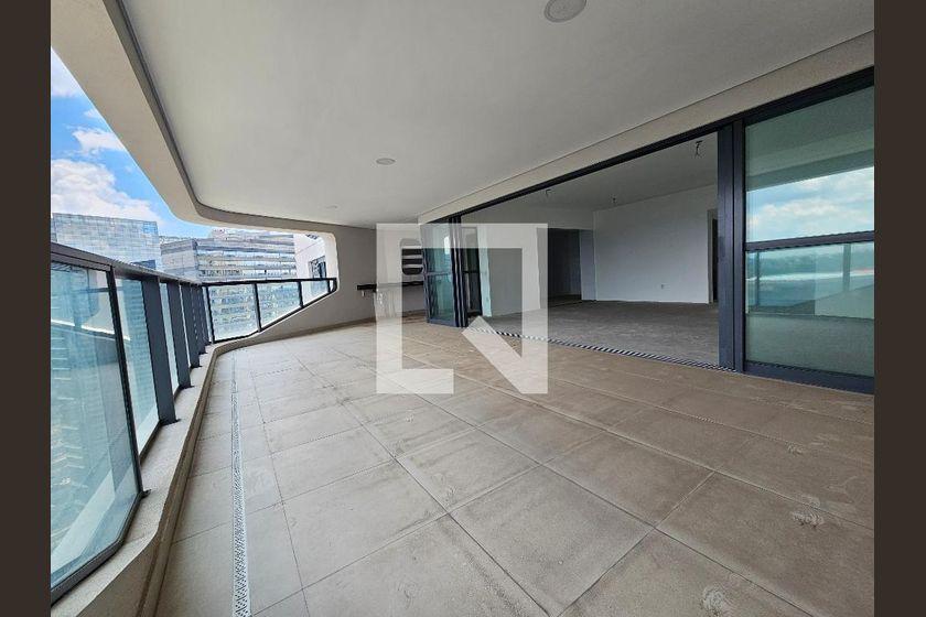 Apartamento à Venda – Chácara Santo Antonio, 3 Quartos, 227 m² – São Paulo