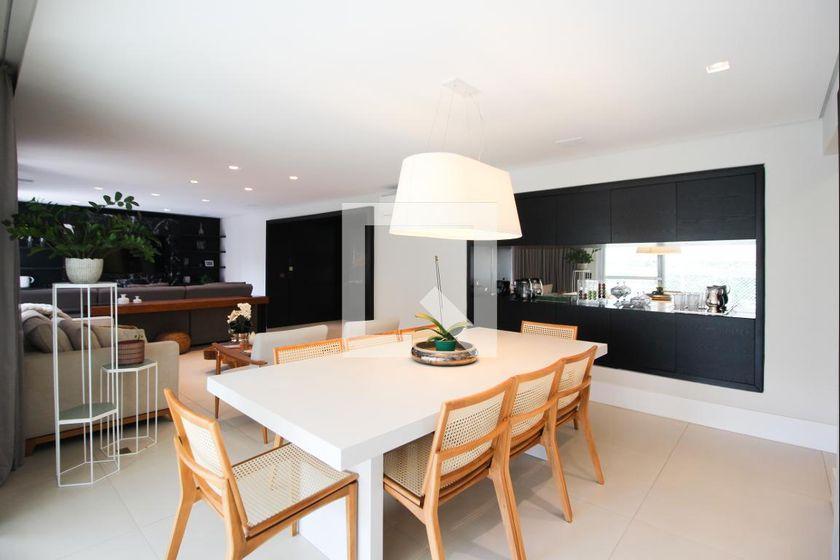 Apartamento à Venda – Vila Olímpia, 3 Quartos, 220 m² – São Paulo