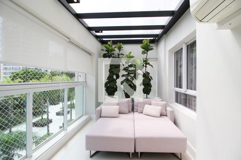 Apartamento à Venda – Vila Olímpia, 3 Quartos, 220 m² – São Paulo