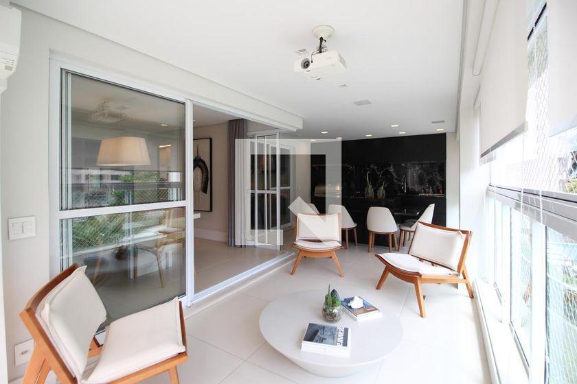 Apartamento à Venda – Vila Olímpia, 3 Quartos, 220 m² – São Paulo