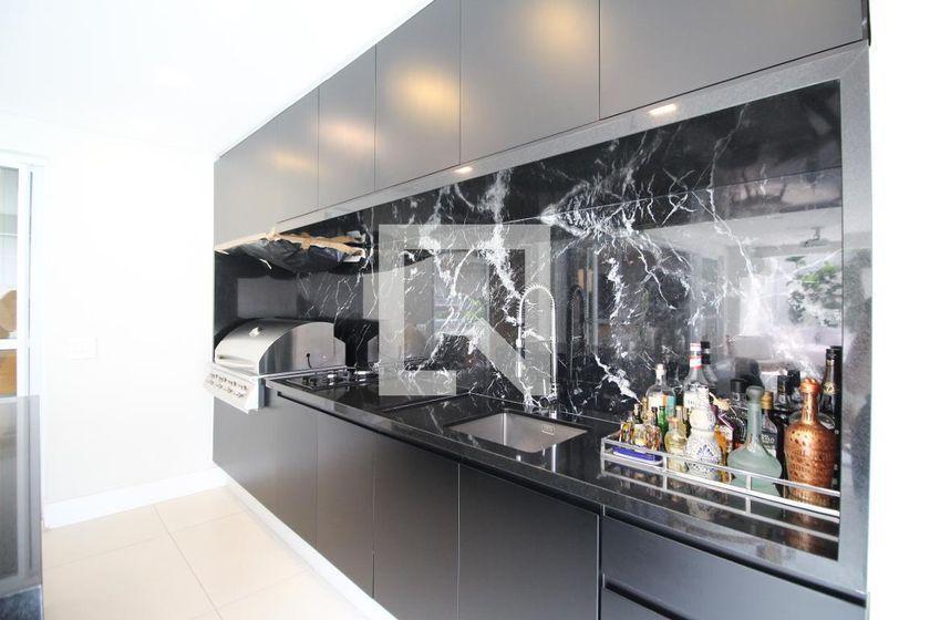 Apartamento à Venda – Vila Olímpia, 3 Quartos, 220 m² – São Paulo