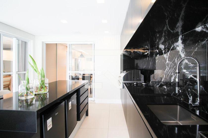 Apartamento à Venda – Vila Olímpia, 3 Quartos, 220 m² – São Paulo