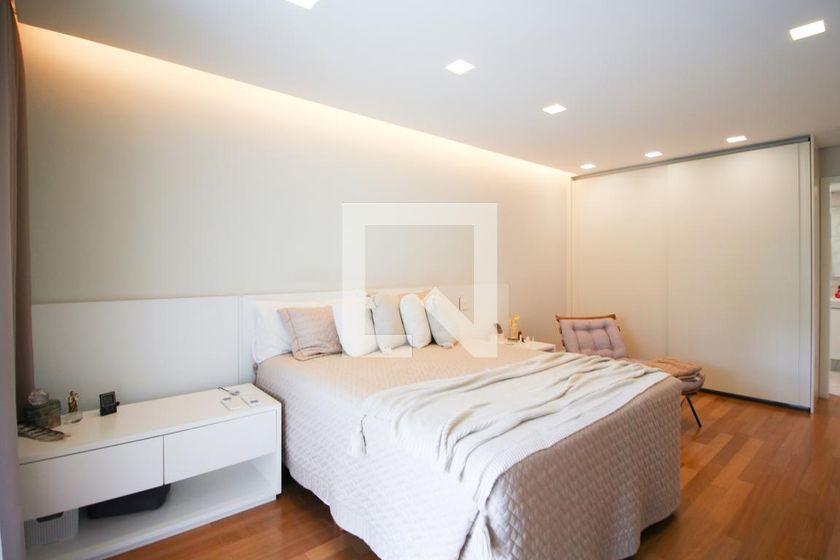 Apartamento à Venda – Vila Olímpia, 3 Quartos, 220 m² – São Paulo