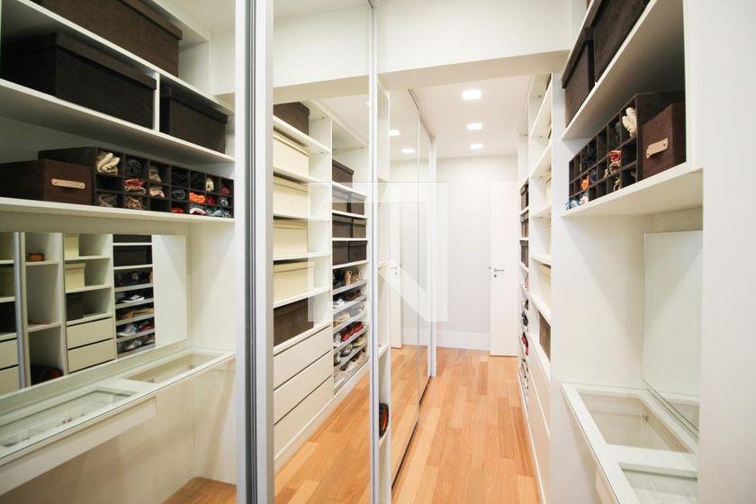 Apartamento à Venda – Vila Olímpia, 3 Quartos, 220 m² – São Paulo