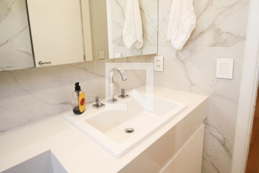 Apartamento à Venda – Vila Olímpia, 3 Quartos, 220 m² – São Paulo
