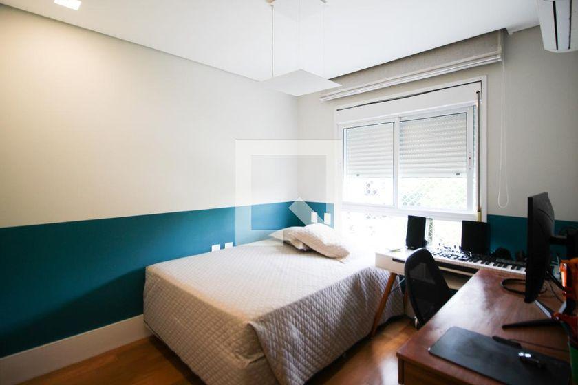Apartamento à Venda – Vila Olímpia, 3 Quartos, 220 m² – São Paulo
