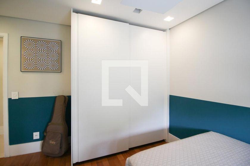 Apartamento à Venda – Vila Olímpia, 3 Quartos, 220 m² – São Paulo