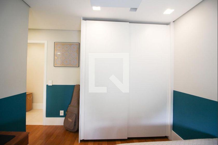 Apartamento à Venda – Vila Olímpia, 3 Quartos, 220 m² – São Paulo