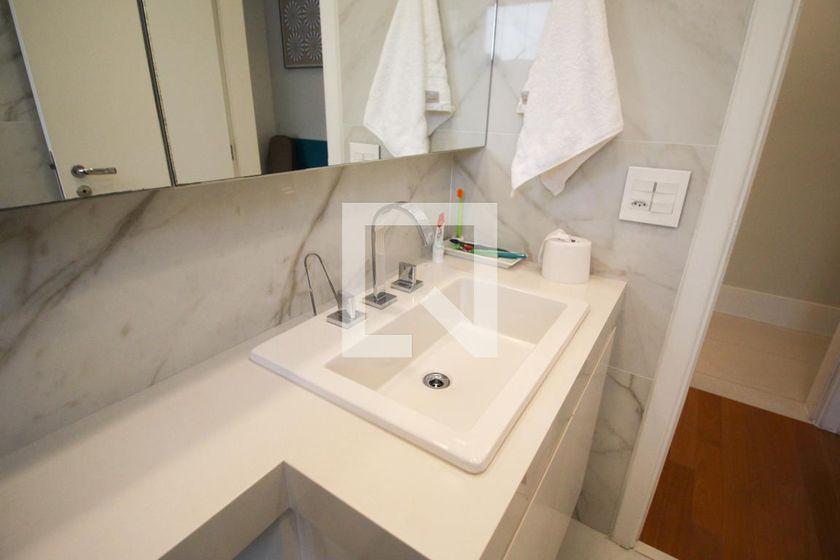 Apartamento à Venda – Vila Olímpia, 3 Quartos, 220 m² – São Paulo