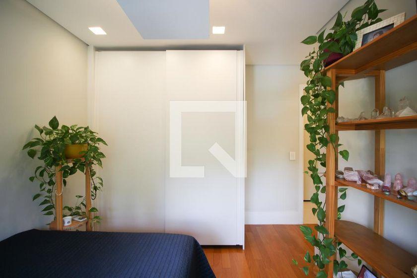 Apartamento à Venda – Vila Olímpia, 3 Quartos, 220 m² – São Paulo
