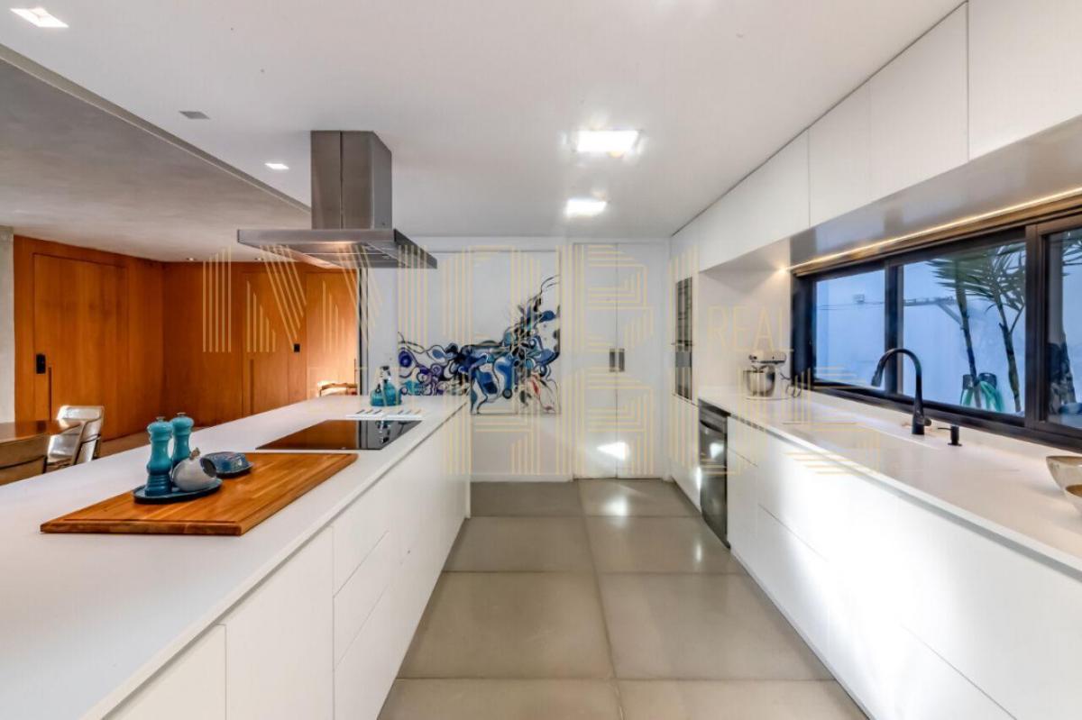 Casa à venda no Alto de Pinheiros | 3 quartos / 3 suítes