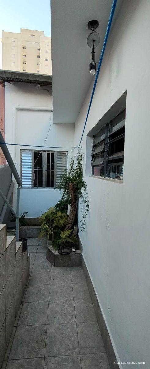 CASA TÉRREA DE VILA PRÓXIMA DA FUTURA ESTAÇÃO DO METRÔ SESC-POMPEIA.
