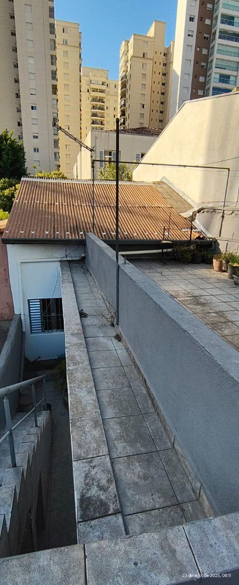 CASA TÉRREA DE VILA PRÓXIMA DA FUTURA ESTAÇÃO DO METRÔ SESC-POMPEIA.