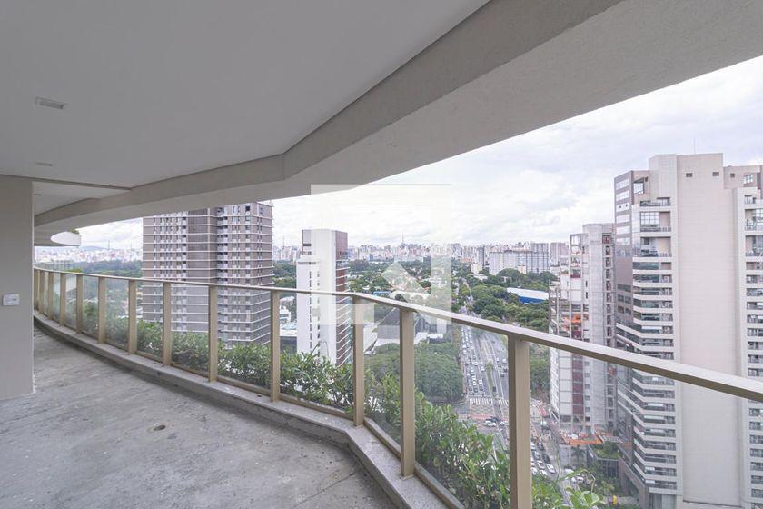 Apartamento à Venda – Moema, 3 Quartos, 219 m² – São Paulo