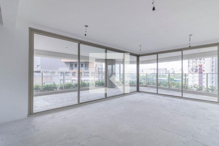 Apartamento à Venda – Moema, 3 Quartos, 220 m² – São Paulo