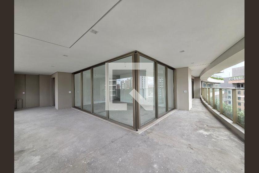 Apartamento à Venda – Moema, 3 Quartos, 221 m² – São Paulo