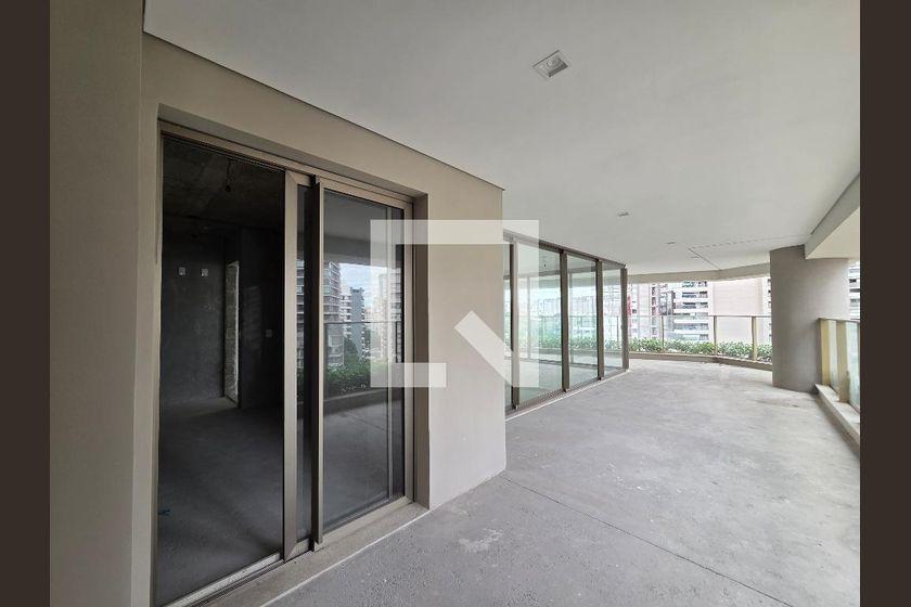 Apartamento à Venda – Moema, 3 Quartos, 221 m² – São Paulo