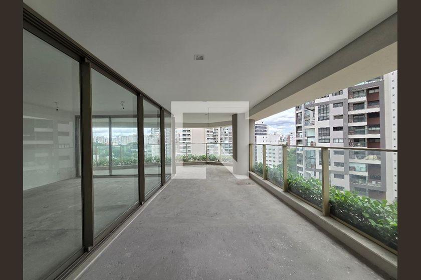 Apartamento à Venda – Moema, 3 Quartos, 221 m² – São Paulo