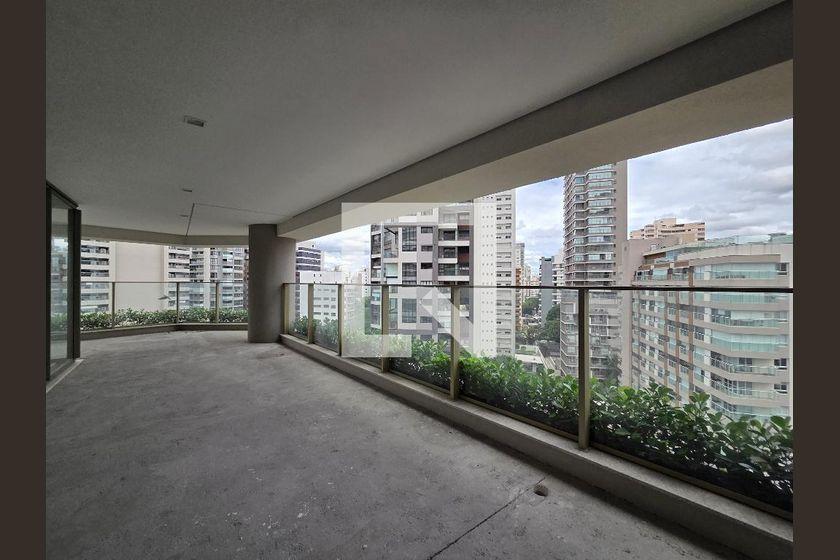 Apartamento à Venda – Moema, 3 Quartos, 221 m² – São Paulo