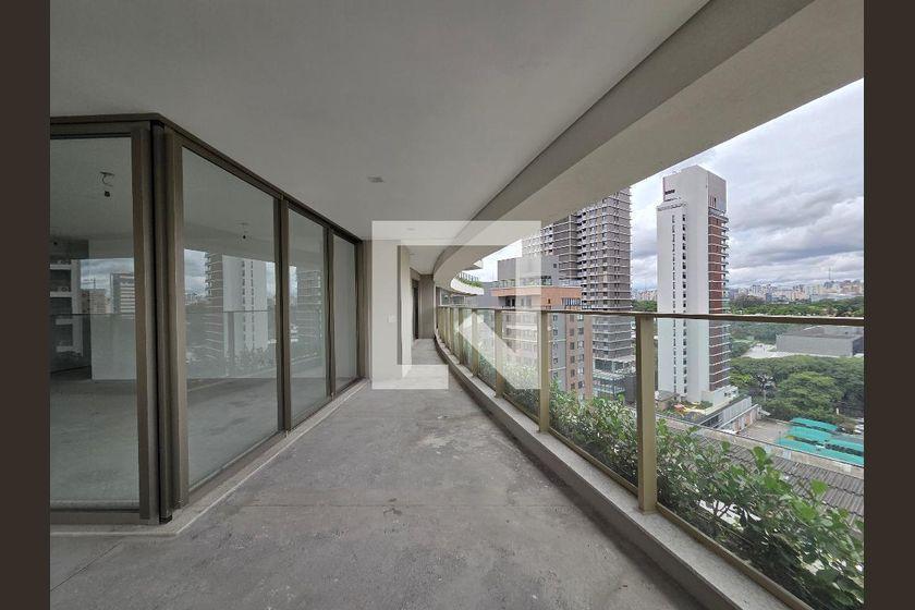 Apartamento à Venda – Moema, 3 Quartos, 221 m² – São Paulo