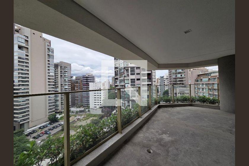 Apartamento à Venda – Moema, 3 Quartos, 221 m² – São Paulo