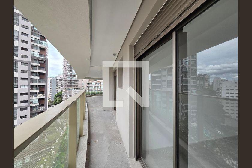 Apartamento à Venda – Moema, 3 Quartos, 221 m² – São Paulo